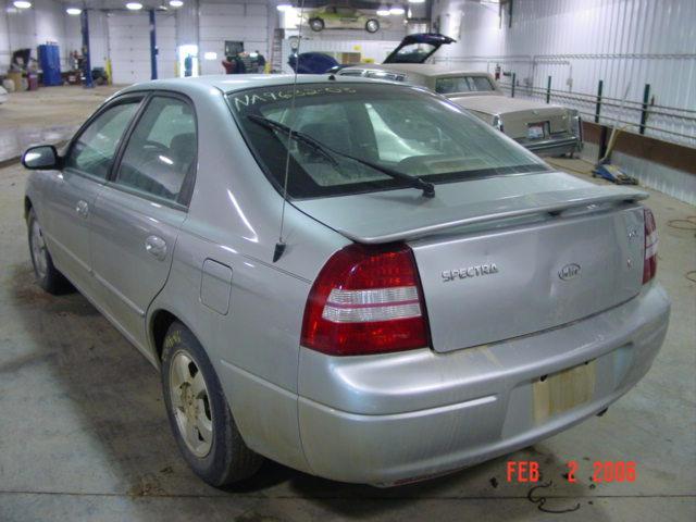 2003 kia spectra center trunk tail light left