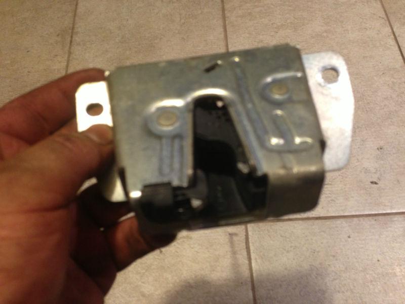 98 99 00 01 02 03 mercedes ml320 ml430 tailgate lock mechanism latch rear trunk