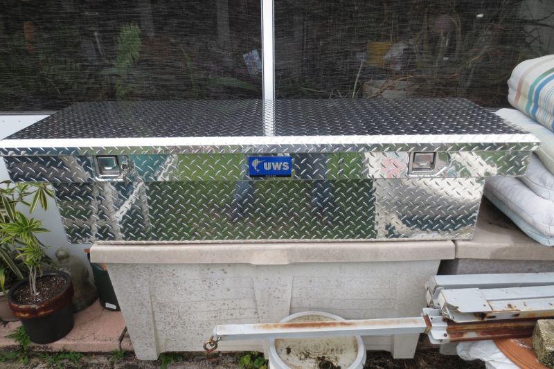 Uws diamond tread plate aluminum truck tool box~msrp $474~made in usa~sweeeet!!!