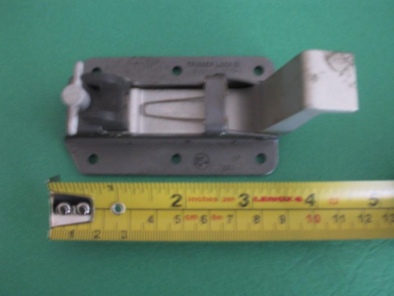Hartwell channel latch 83014/h2879-1. new still in plastic. lot of 5