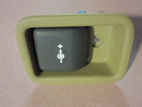 Rear 3rd row auxiliary plug 12v tan land rover discovery ii 99 00 01 02 03 04 3b