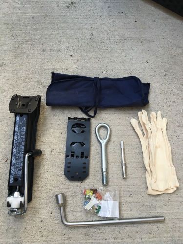 Mercedes benz cls class tire jack with tools