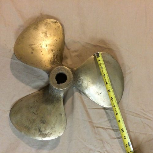 Bronze propeller 16&#034;x8&#034; pitch 3 blade 1 1/4&#034; tapered bore. right hand.
