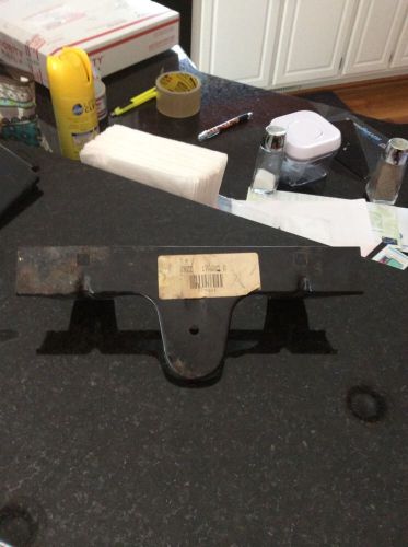 Nos 1969-1970 mustang front tag bracket