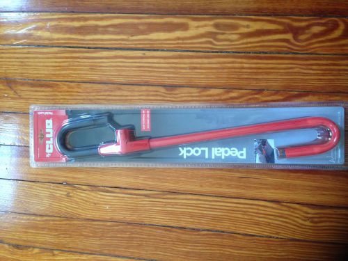 The club cl303 pedal to steering wheel lock red