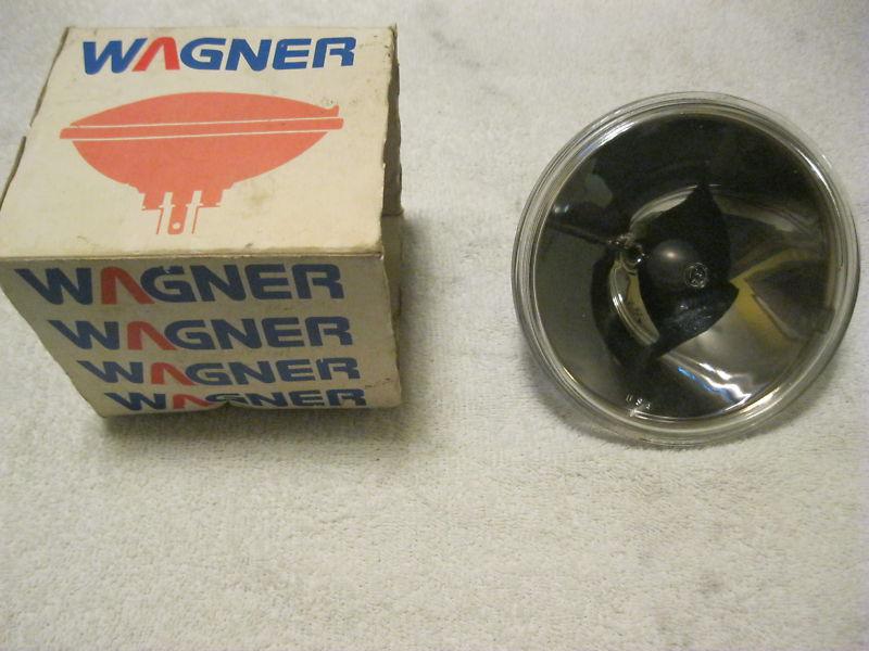 Wagner 4537 aircraft landing light bulb clear glass 100 watt 13 volt new in box 