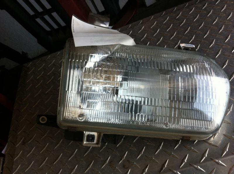1998-1999 isuzu rodeo passenger side headlight