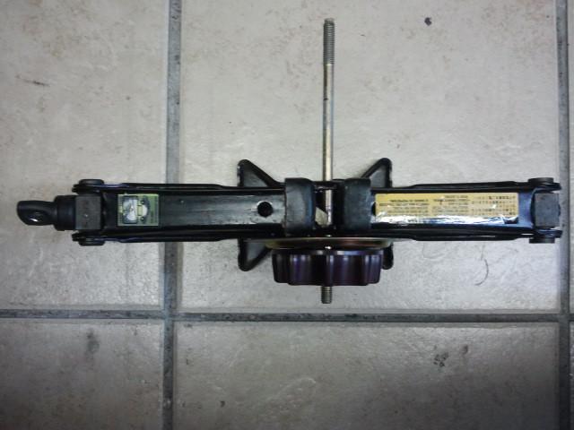 99-03 00 01 02 toyota camry jack