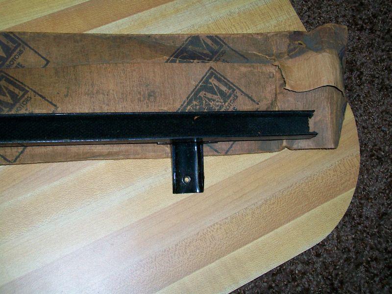 NOS 1955 - 1957 Chevrolet Nomad Left Door Window Glass Run Channel # 4662036, US $9.99, image 3