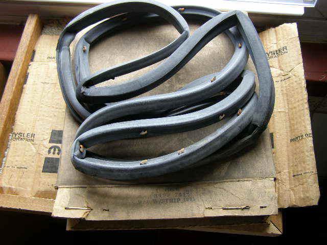 NOS MoPar 69-73 Chrysler full size wagon weatherstrip lh rear door, US $49.99, image 2