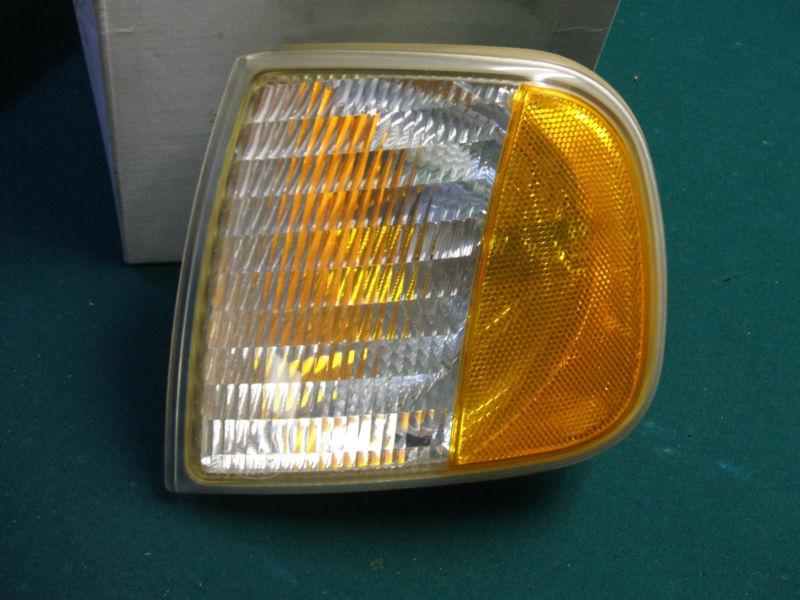 Find FORD PICKUP AND EXPEDITION LEFT CORNER MARKER LIGHT ASSEMBLY '97