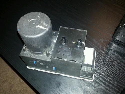 Audi central locking module vacuum pump 