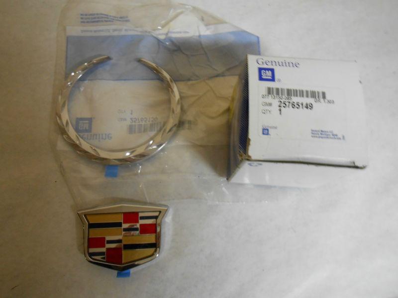 2003,03,04,05,06,07 cadillac cts crest & wreath grill grille emblem new oem