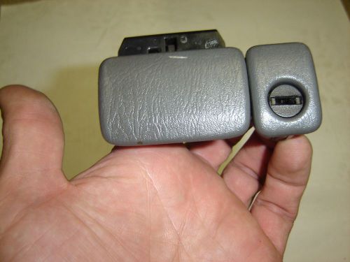 Gray glove box compartment latch tracker grand vitara 1999 to 2004 nice complete