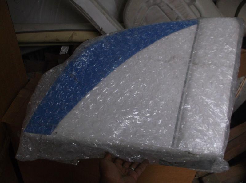 2006 bayliner 217 hurricane sun deck seat cushion: prt fwd bow cushion #1839182