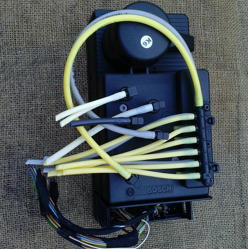 Mercedes  w140, 140 800 31 48  door and trunk lock  vac pump. 