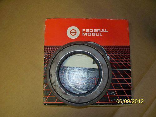 New federal mogul oil seal #370009a 