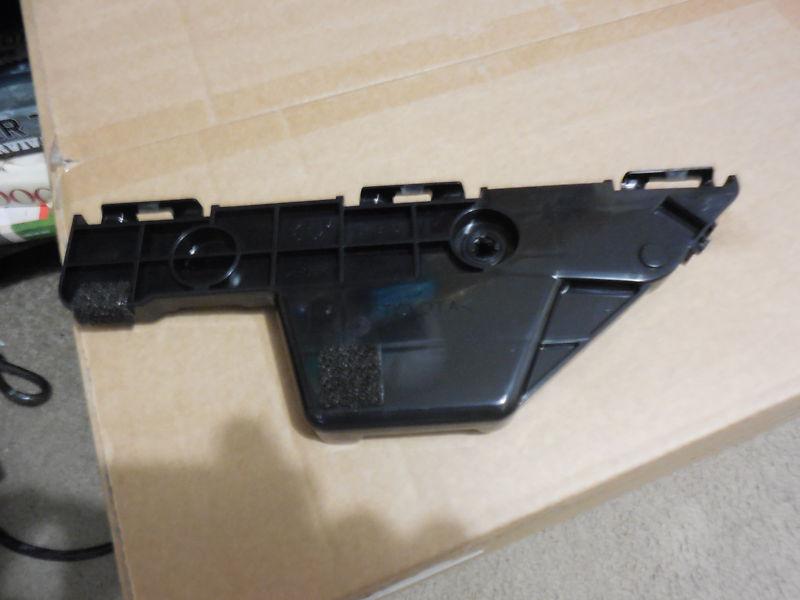 Toyota highlander genuine oem rt rear bumper cover retainer 52575-0e041
