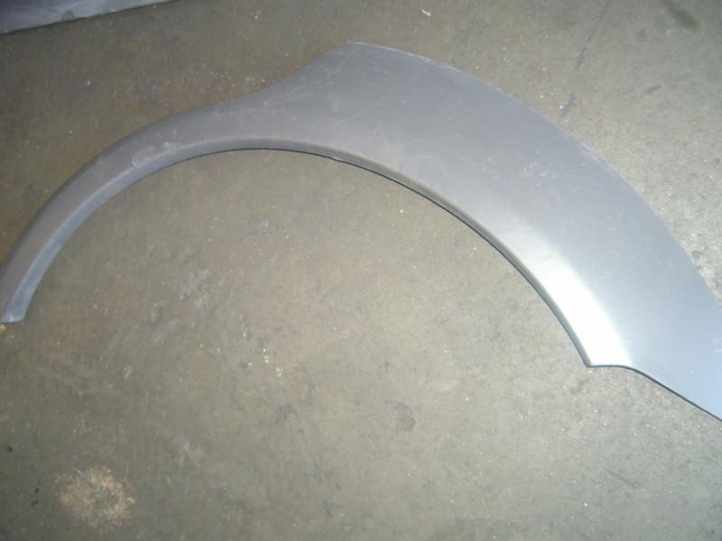 Sell Pontiac VIBE 200307 Rear quarter molding (Driver side) in Aurora