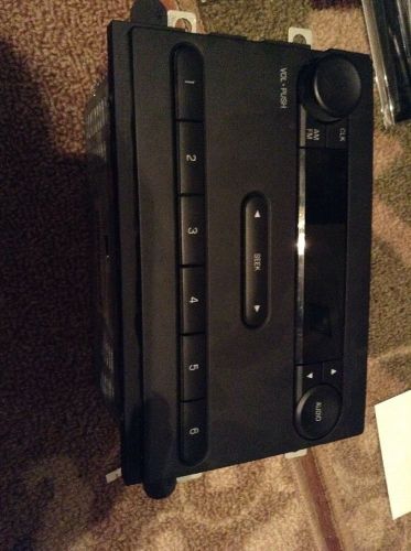 Ford e-250 2011 radio stock