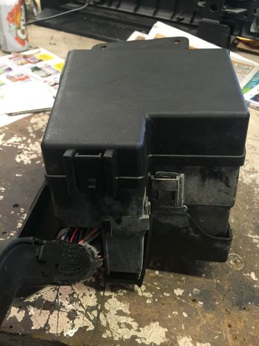 2000-2002 lincoln ls v8 3.9 under hood fuse relay box oem cmplete assembly