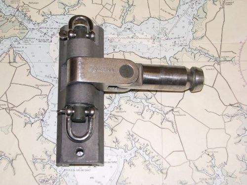 Forespar stainless 'steel and aluminum mast t-track mast toggle car