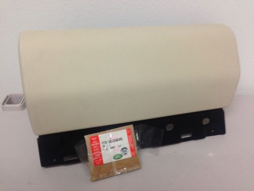 New! range rover l322 > rhd glove box cover assy. 'parchment' <ffb501650vae>