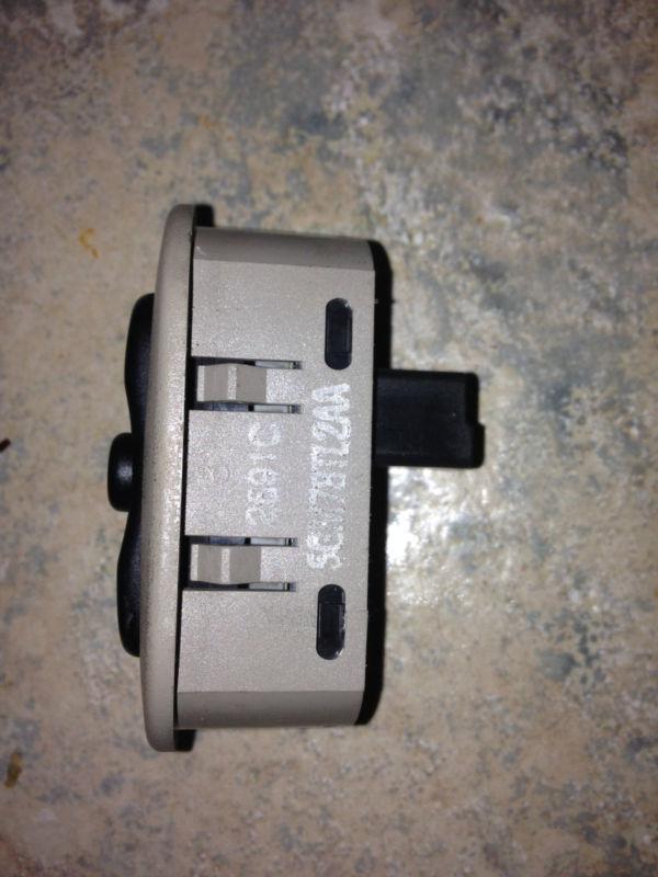 Sell Jeep Liberty Sunroof Button switch. Works in Akron, Indiana, US, for US 6.00