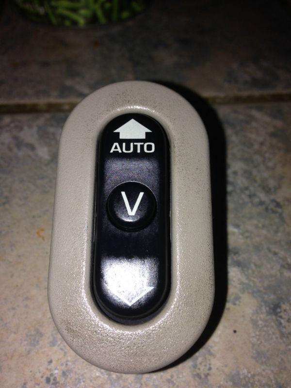 Sell Jeep Liberty Sunroof Button switch. Works in Akron, Indiana, US, for US 6.00