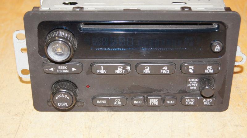 2004 venture 10346316 am/fm cd  in dash unit radio c/d