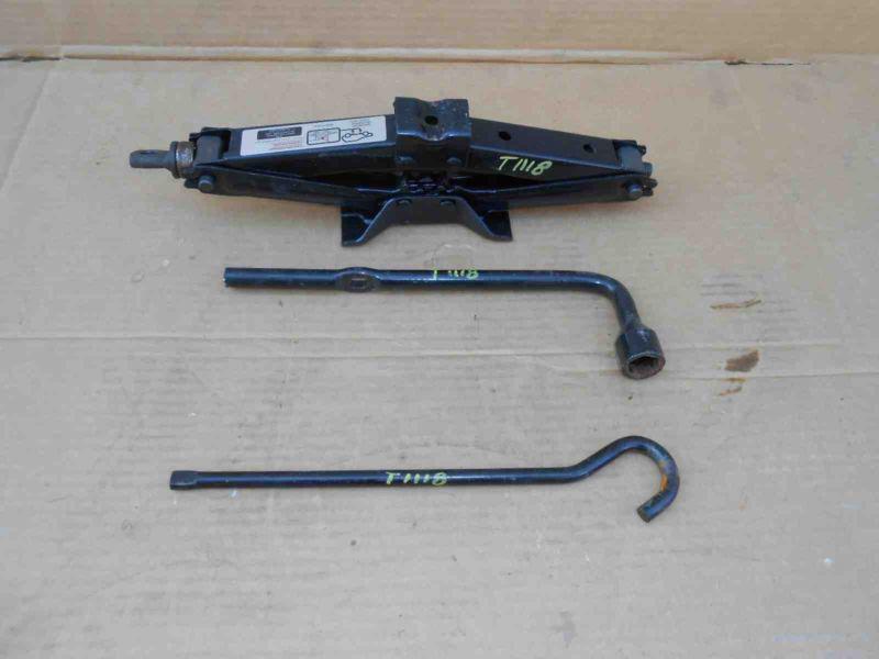 03 acura tl jack & tools