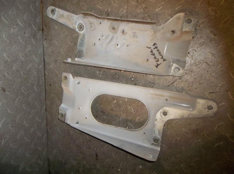 B 2000 dodge ram 2500 3500 cummins 5.9  fender mounts *
