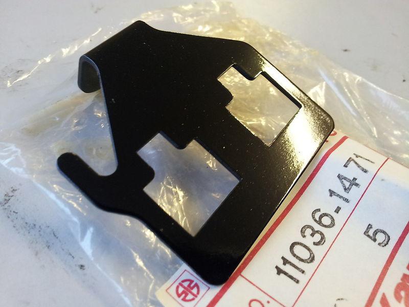 Kz550 z 550 h 82-83 zx550 gpz 550 a 84-86 harness bracket l.h. 11036-1471 nos