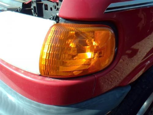 98 99 00 01 02 03 dodge ram 1500 van l. corner/park light 9244049