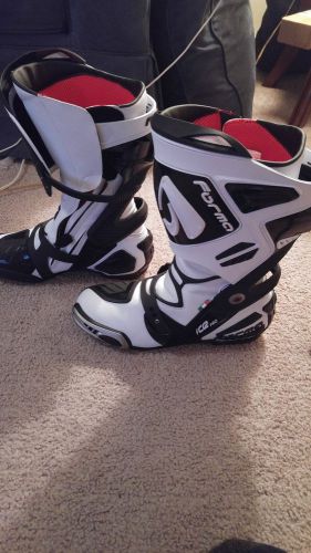 White forma ice pro professional sportbike motorcycle racing boots