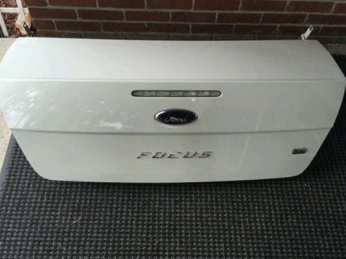2010 ford focus deck lid