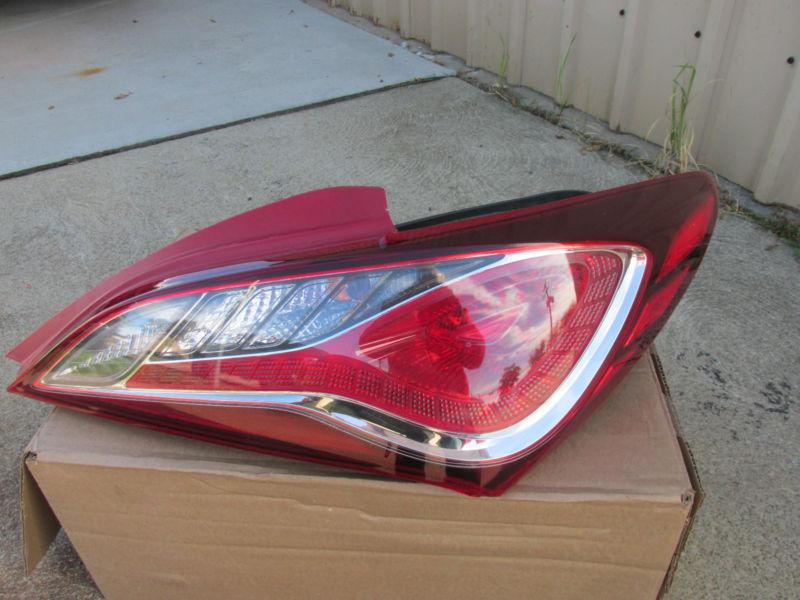 Purchase 2013 HYUNDAI GENESIS COUPE RH PASSENGER SIDE TAIL LIGHT OEM in