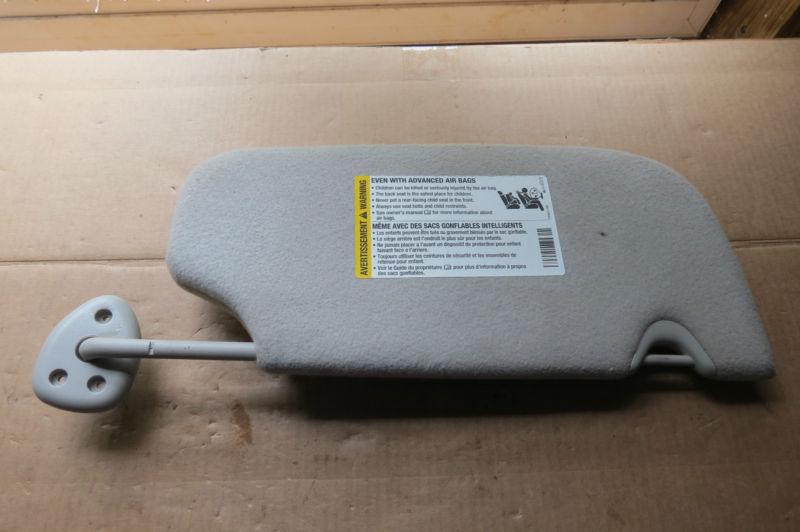 READ FIRST 2002-2007 Chevrolet Trailblazer Left DRIVER Sun Visor OEM, US $54.99, image 2