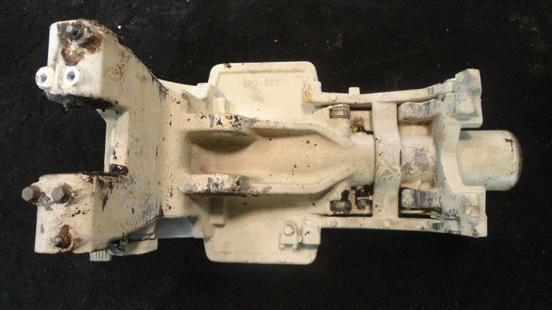 SWIVEL BRACKET ASSY #0434691, 1996 225HP JOHNSON OUTBOARD MOTOR OCEAN RUNNER, US $270.00, image 2
