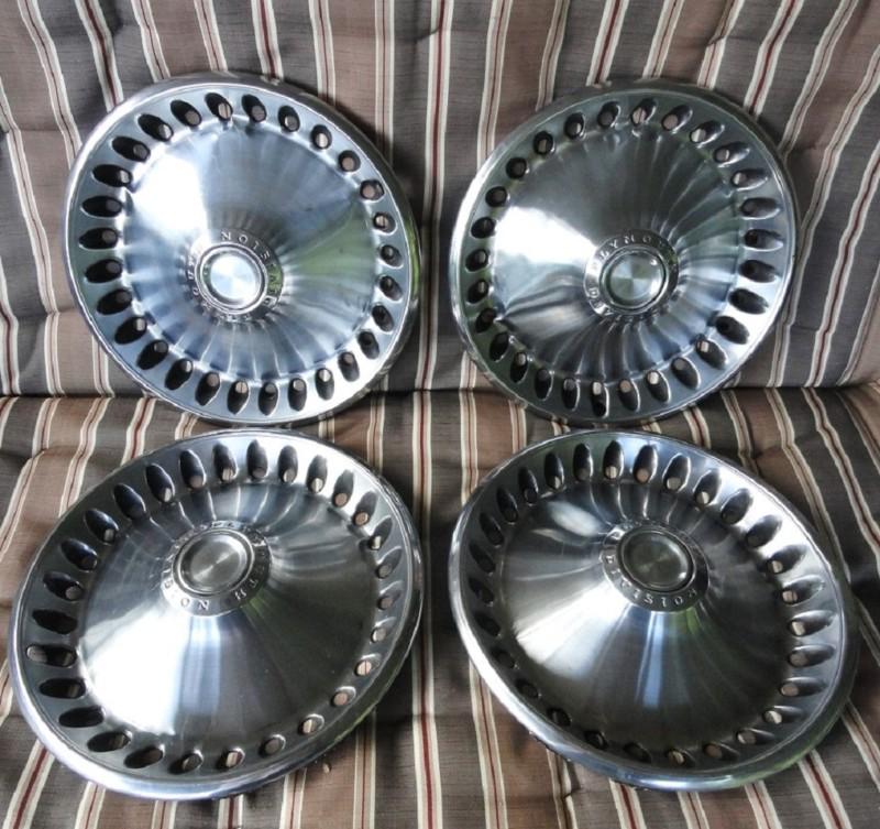 Sell 1930's Ford flat 8 hubcaps in Atlanta, US, for US 27.95