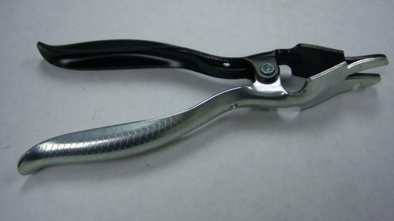 Harley hose pliers