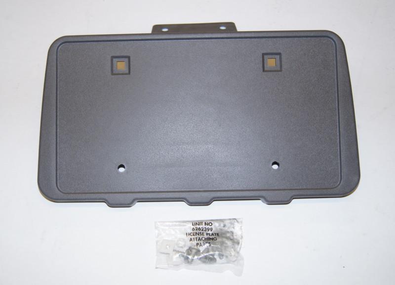 Nos genuine oem gm 15080273 license plate holder / mount (25433)