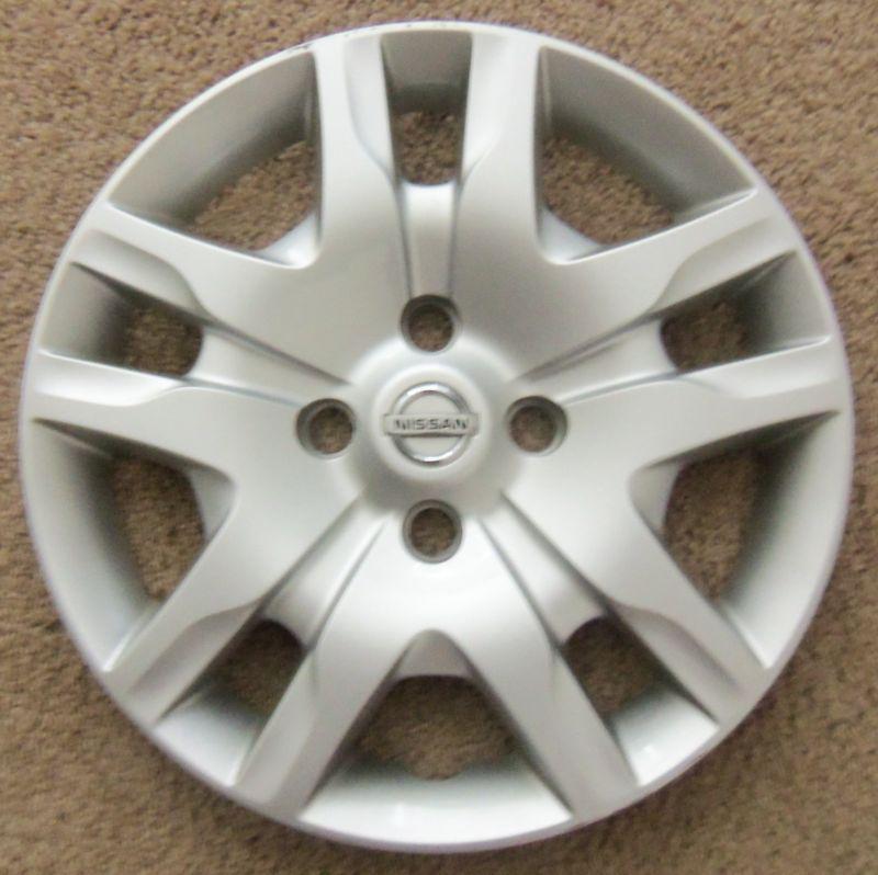 Purchase NISSAN SENTRA OEM WHEEL COVER VERY GOOD USED CONDITION FREE