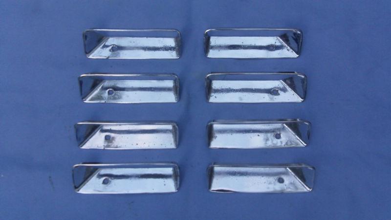 3945247 lh 3945248 rh used set of  8 1969 corvette front fender side louvers
