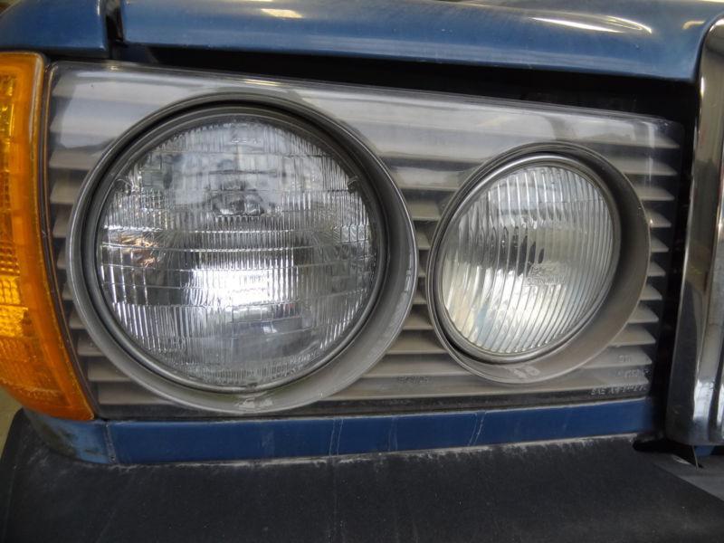 Head light passenger (right) 1980 mercedes benz 300d 