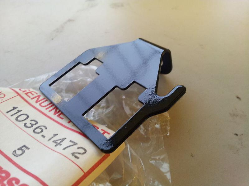 Kz550 z 550 h 82-83 zx550 gpz 550 a 84-86 harness bracket r.h. 11036-1472 nos