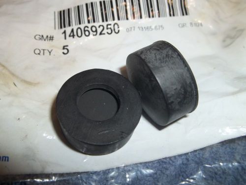 Nos gm 1955 - 87 chevrolet  hood bumpers