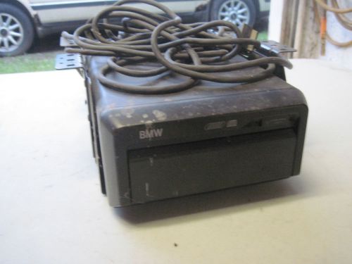 Cdx-m90 6 dics cd changer bmw w/mounting bracket and magazine