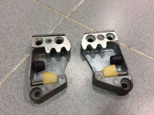 Datsun 520 door plate striker assy door lock l/r new  1 pair