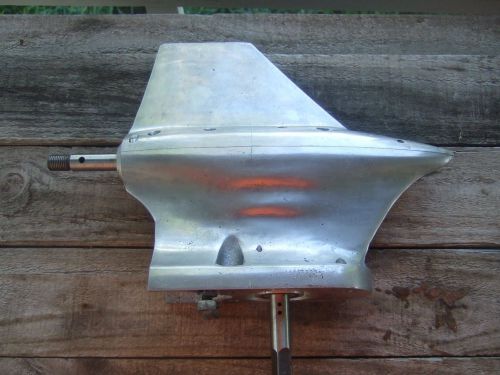 Lower unit for racing boat